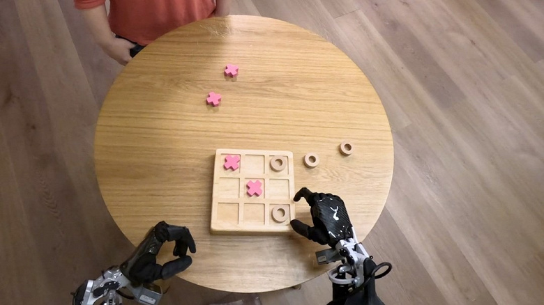 Google DeepMind подключила языковую модель Gemini к роботам для выполнения команд без предварительного обучения